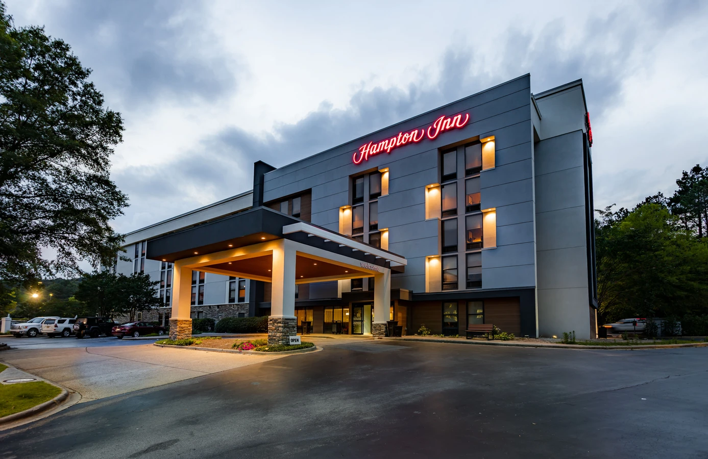exterior hotel renovation in birmingham alabama on the hampton inn hotel showcasing the lighting accents