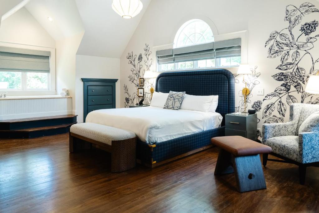 Mid-Century Modern Interiors